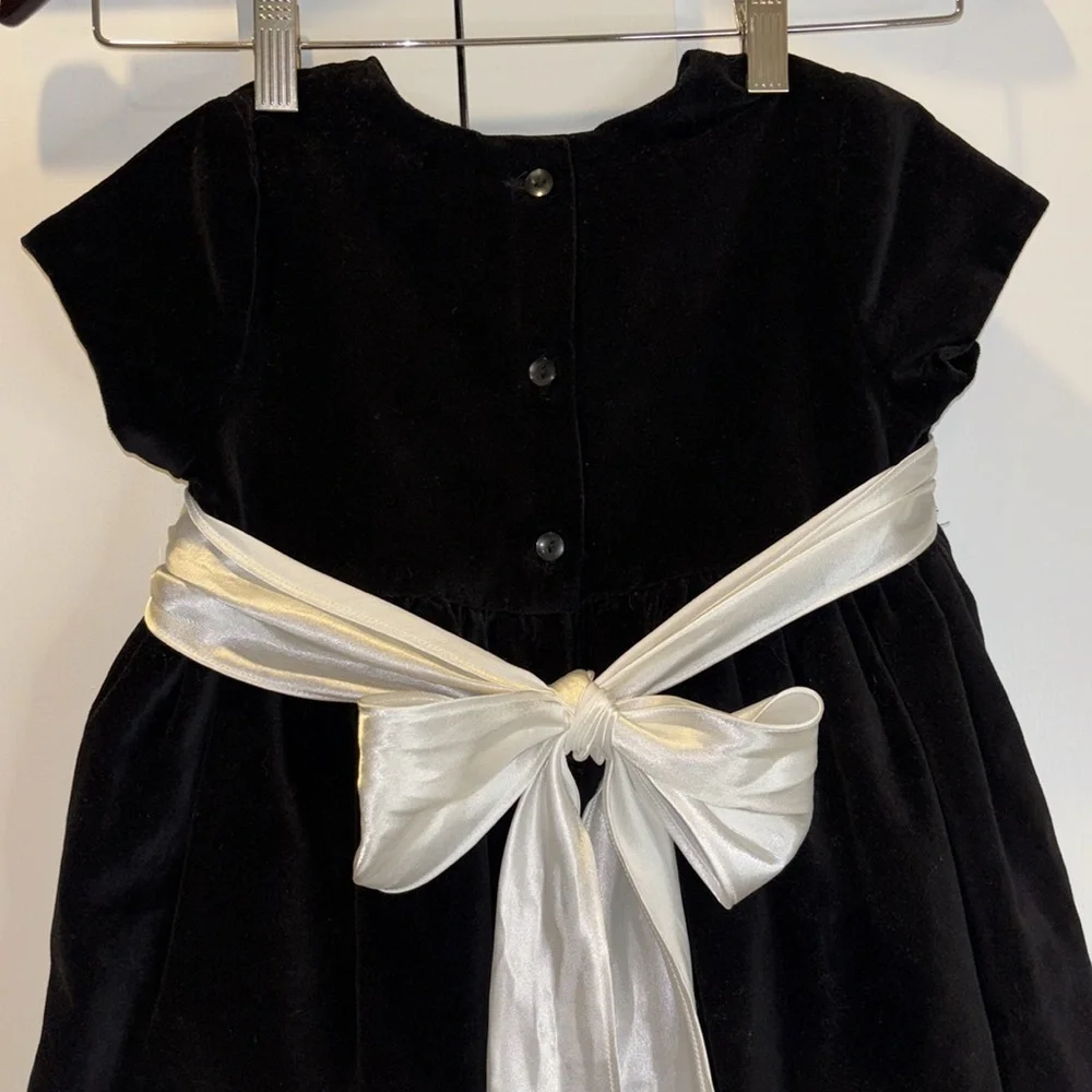 Samantha Says Black Velvet Dress 100% Cotton white satin sash Size 4
